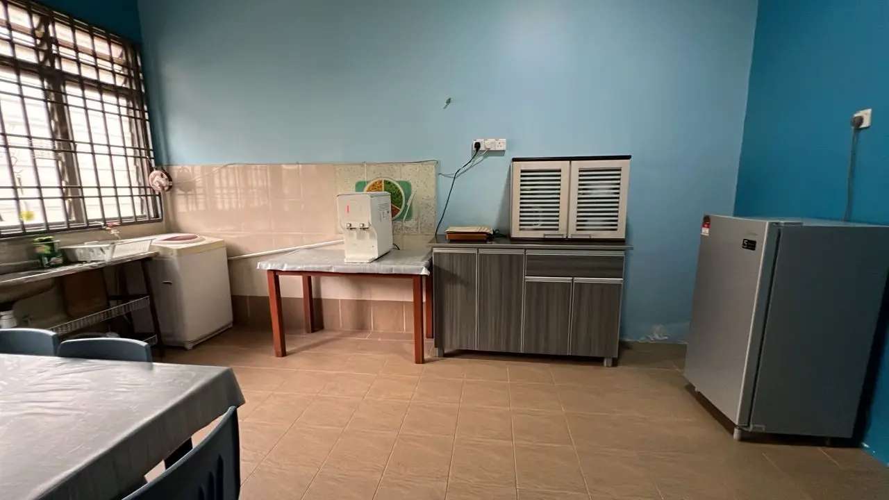 dapur pertama homestay indera mahkota type e